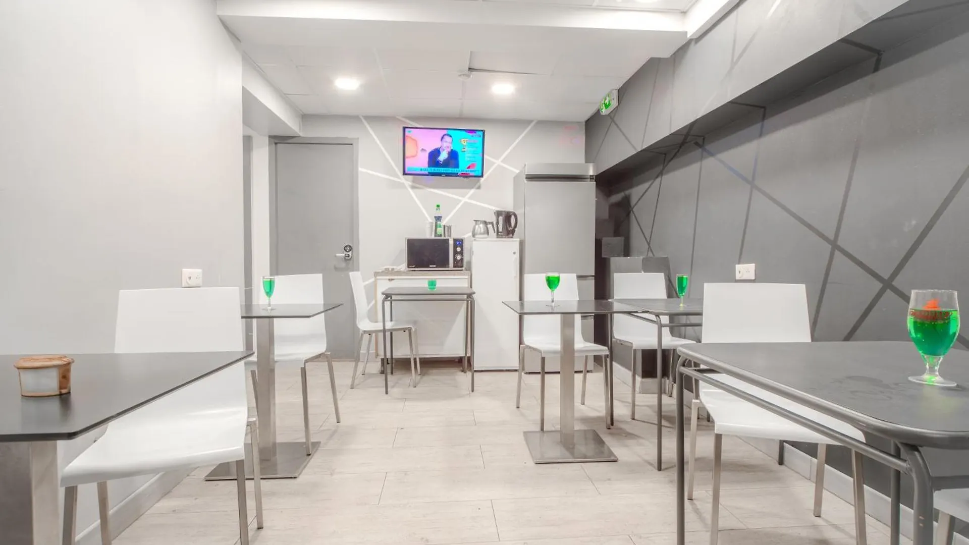 Hostal City Inn París Francia
